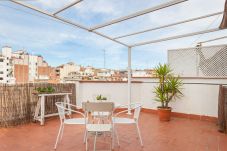 Ferienwohnung in Barcelona - Penthouse with Terrace, Camp Nou