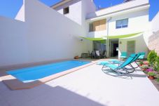 Foto des schönen Pools vom Dorfhaus in Muro Mallorca