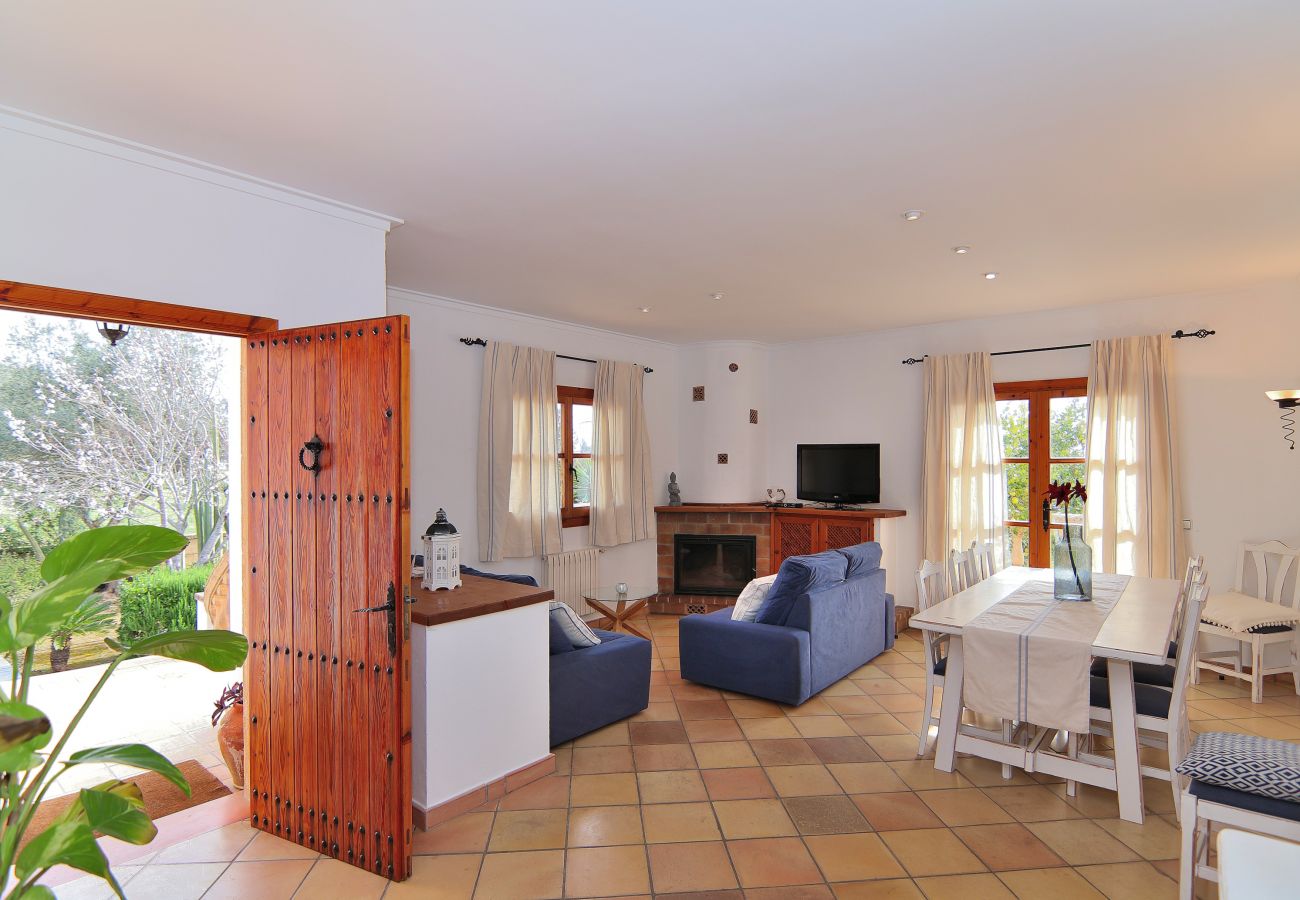 Finca in Sa Pobla - Can Mussol 040 prächtige Villa mit privatem Pool, großem Garten, Kinderspielplatz, Billard, Tischtennis und W-Lan Finca in Sa Pobla - Can Mussol 040 prächtige Villa mit privatem Pool, großem Garten, Kinderspielplatz, Billard, Tischtennis und W-Lan