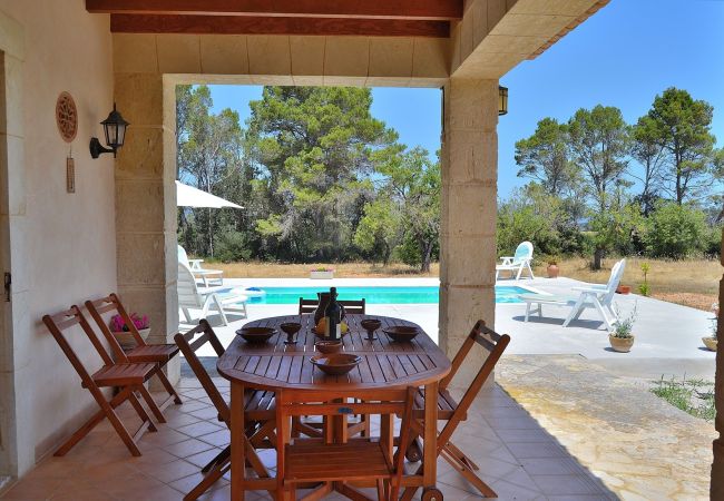 Finca in Llubi - Son Bernat 137 gemütliche Finca auf dem Lande mit privatem Schwimmbad, Terrasse, Garten und WLAN Finca in Llubi - Son Bernat 137 gemütliche Finca auf dem Lande mit privatem Schwimmbad, Terrasse, Garten und WLAN