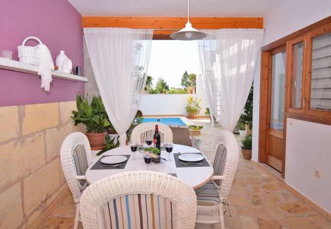 Ferienhaus in Santa Margalida - Can Cantino 213 fantastisches Dorfhaus mit privatem Pool, Klimaanlage, Terrasse, Grill und W-Lan Ferienhaus in Santa Margalida - Can Cantino 213 fantastisches Dorfhaus mit privatem Pool, Klimaanlage, Terrasse, Grill und W-Lan