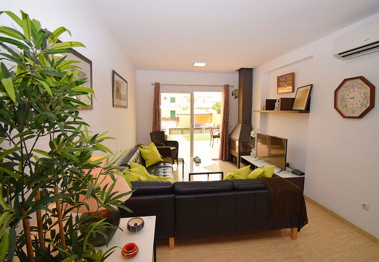 Doppelhaushälfte in Sa Pobla - Robes Sa Pobla 170 fantastisches Haus mit Pool, Klimaanlage, Terrasse und W-Lan Doppelhaushälfte in Sa Pobla - Robes Sa Pobla 170 fantastisches Haus mit Pool, Klimaanlage, Terrasse und W-Lan