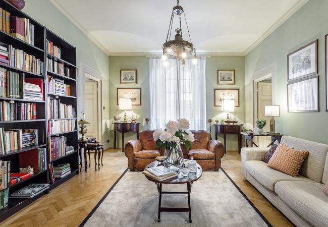 Ferienwohnung in Lucca - Homey Spacious 4 Bedrooms Flat in Lucca Ferienwohnung in Lucca - Homey Spacious 4 Bedrooms Flat in Lucca