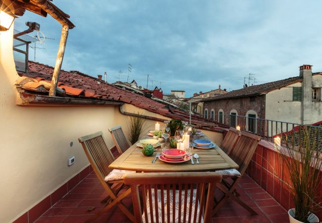 Ferienwohnung in Lucca -  PANORAMIC TERRACE PENTHOUSE in den Mauern von Lucca Ferienwohnung in Lucca -  PANORAMIC TERRACE PENTHOUSE in den Mauern von Lucca