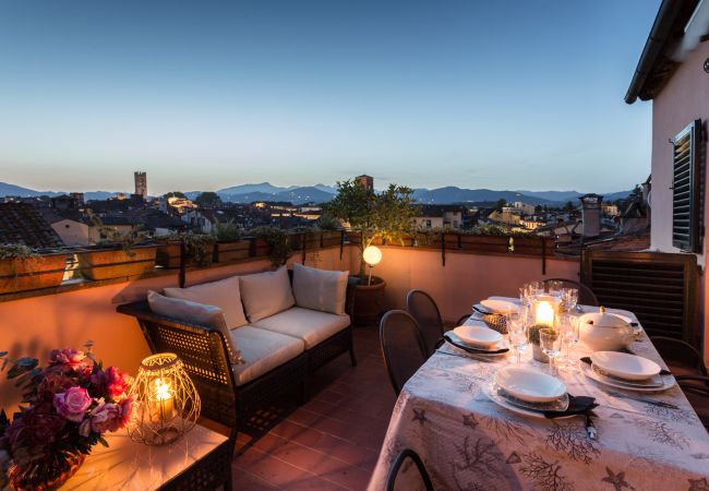 Ferienwohnung in Lucca - Top-Floor Penthouse with Panoramic Terrace in Lucca Ferienwohnung in Lucca - Top-Floor Penthouse with Panoramic Terrace in Lucca