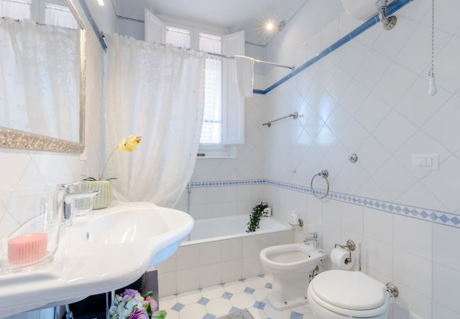 Ferienwohnung in Lucca - Top-Floor Penthouse with Panoramic Terrace in Lucca Ferienwohnung in Lucca - Top-Floor Penthouse with Panoramic Terrace in Lucca