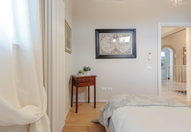 Ferienwohnung in Lucca - CASA UCCELLINI Apartment with a Romantic Terrace Ferienwohnung in Lucca - CASA UCCELLINI Apartment with a Romantic Terrace