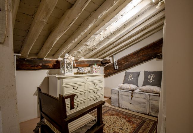 Ferienwohnung in Lucca - CASA UCCELLINI Apartment with a Romantic Terrace Ferienwohnung in Lucca - CASA UCCELLINI Apartment with a Romantic Terrace