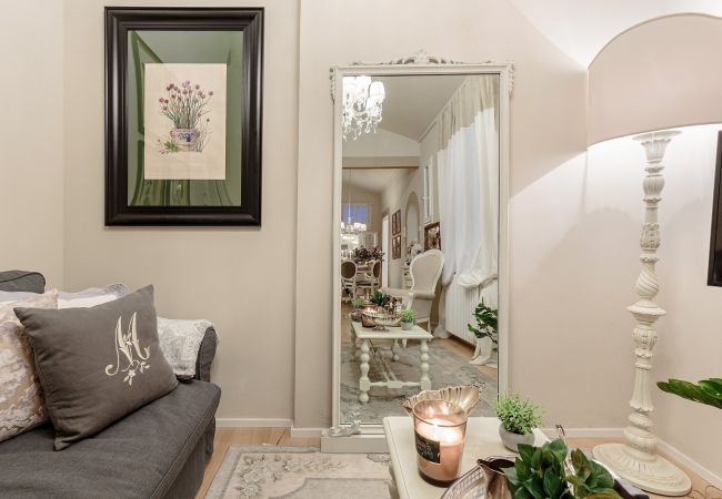 Ferienwohnung in Lucca - CASA UCCELLINI Apartment with a Romantic Terrace Ferienwohnung in Lucca - CASA UCCELLINI Apartment with a Romantic Terrace