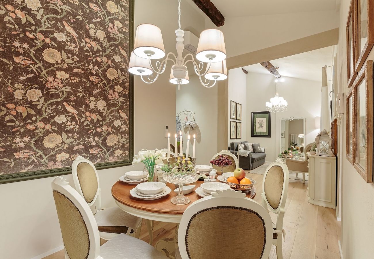 Ferienwohnung in Lucca - CASA UCCELLINI Apartment with a Romantic Terrace Ferienwohnung in Lucca - CASA UCCELLINI Apartment with a Romantic Terrace