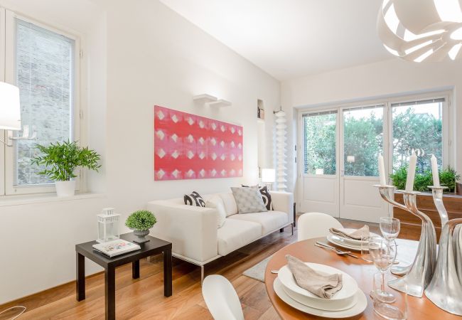 Ferienwohnung in Lucca - Contemporary Apartment with Garden and Parking Ferienwohnung in Lucca - Contemporary Apartment with Garden and Parking