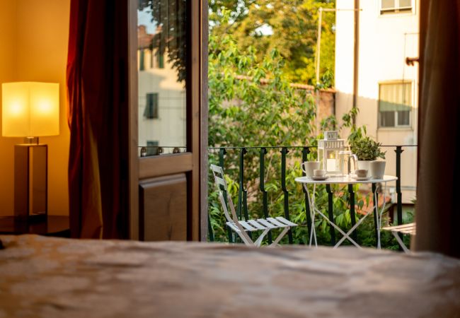 Ferienwohnung in Lucca - Contemporary Apartment with Garden and Parking Ferienwohnung in Lucca - Contemporary Apartment with Garden and Parking