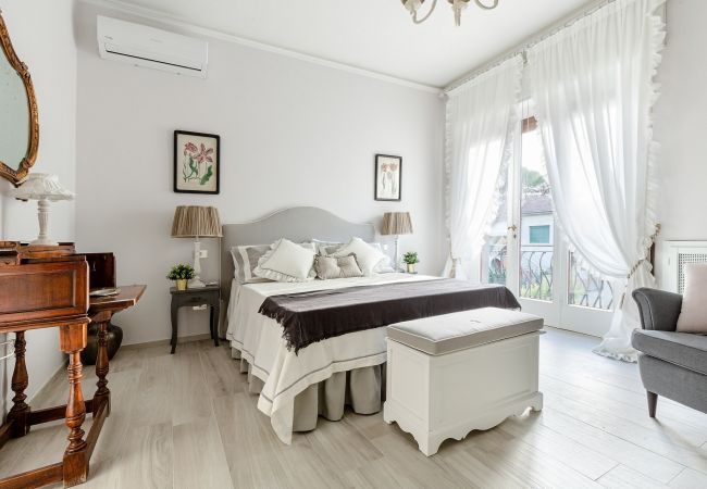 Villa in Lucca - VILLA OLIVIA: a New Luxury Villa with Garden in Lucca with PARKING Villa in Lucca - VILLA OLIVIA: a New Luxury Villa with Garden in Lucca with PARKING