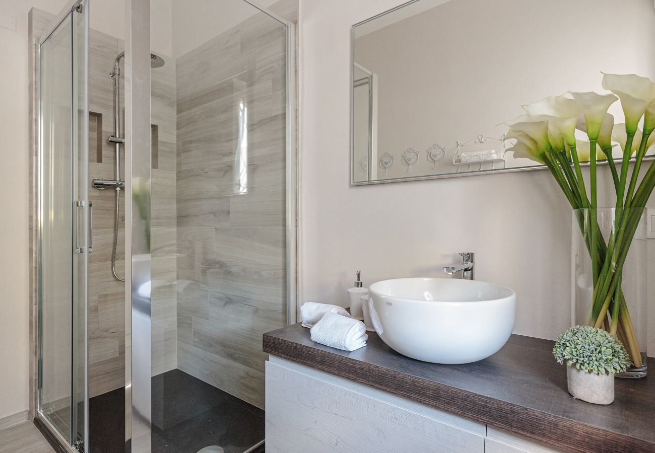 Villa in Lucca - VILLA OLIVIA: a New Luxury Villa with Garden in Lucca with PARKING Villa in Lucca - VILLA OLIVIA: a New Luxury Villa with Garden in Lucca with PARKING