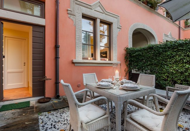  in Lucca - CASA VERA exquisite 2 bedrooms 2 baths apartment with garden, A/C 