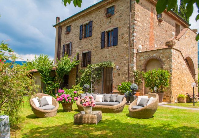 Villa in Camaiore - Tuscan Fairytale Family Villa close to Beaches and Lucca