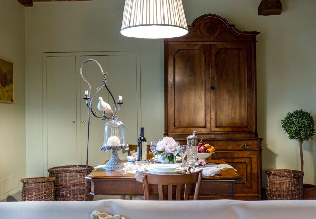 Villa in Capannori - FRANTOIO a Romantic Farmhouse Apartment with Terrace and Views Villa in Capannori - FRANTOIO a Romantic Farmhouse Apartment with Terrace and Views