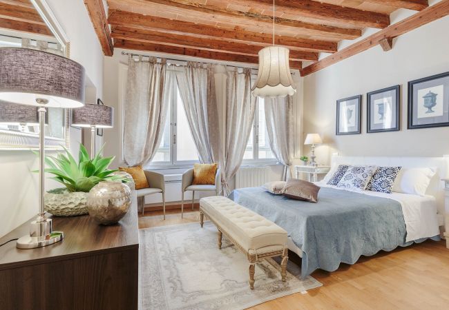 Ferienwohnung in Lucca - Casa AriasARIAS APARTMENT in the iconic Piazza San Michele Ferienwohnung in Lucca - Casa AriasARIAS APARTMENT in the iconic Piazza San Michele