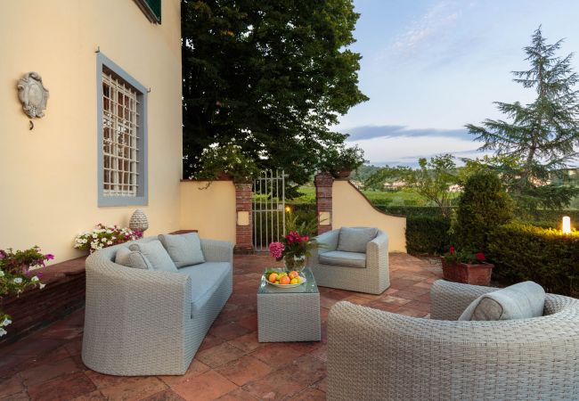 Villa in Lucca - RENAISSANCE WINERY VILLA AMONG THE VINEYARDS, 9 BEDROOMS, 7 BATHS, WIFI, AIR CON Villa in Lucca - RENAISSANCE WINERY VILLA AMONG THE VINEYARDS, 9 BEDROOMS, 7 BATHS, WIFI, AIR CON
