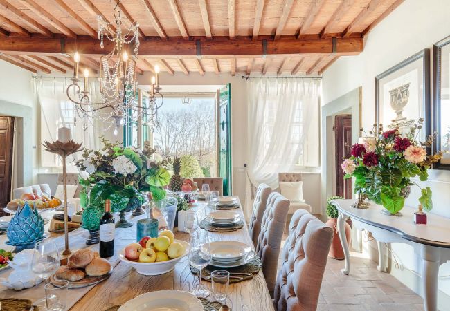 Villa in Lucca - RENAISSANCE WINERY VILLA AMONG THE VINEYARDS, 9 BEDROOMS, 7 BATHS, WIFI, AIR CON Villa in Lucca - RENAISSANCE WINERY VILLA AMONG THE VINEYARDS, 9 BEDROOMS, 7 BATHS, WIFI, AIR CON