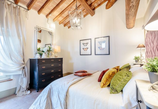 Villa in Lucca - RENAISSANCE WINERY VILLA AMONG THE VINEYARDS, 9 BEDROOMS, 7 BATHS, WIFI, AIR CON Villa in Lucca - RENAISSANCE WINERY VILLA AMONG THE VINEYARDS, 9 BEDROOMS, 7 BATHS, WIFI, AIR CON