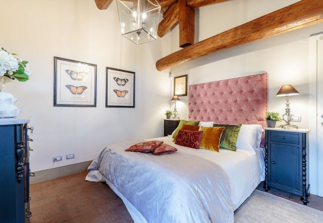 Villa in Lucca - RENAISSANCE WINERY VILLA AMONG THE VINEYARDS, 9 BEDROOMS, 7 BATHS, WIFI, AIR CON Villa in Lucca - RENAISSANCE WINERY VILLA AMONG THE VINEYARDS, 9 BEDROOMS, 7 BATHS, WIFI, AIR CON