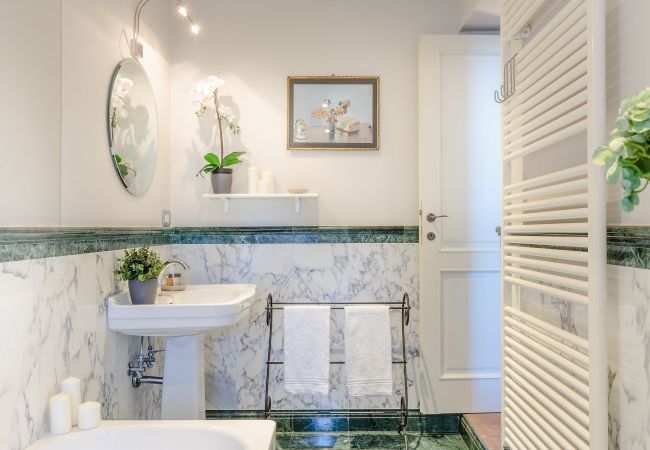 Villa in Lucca - RENAISSANCE WINERY VILLA AMONG THE VINEYARDS, 9 BEDROOMS, 7 BATHS, WIFI, AIR CON Villa in Lucca - RENAISSANCE WINERY VILLA AMONG THE VINEYARDS, 9 BEDROOMS, 7 BATHS, WIFI, AIR CON