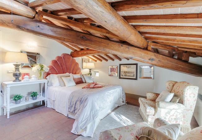 Villa in Lucca - RENAISSANCE WINERY VILLA AMONG THE VINEYARDS, 9 BEDROOMS, 7 BATHS, WIFI, AIR CON Villa in Lucca - RENAISSANCE WINERY VILLA AMONG THE VINEYARDS, 9 BEDROOMS, 7 BATHS, WIFI, AIR CON
