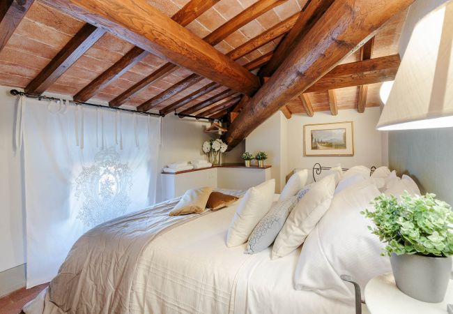 Villa in Lucca - RENAISSANCE WINERY VILLA AMONG THE VINEYARDS, 9 BEDROOMS, 7 BATHS, WIFI, AIR CON Villa in Lucca - RENAISSANCE WINERY VILLA AMONG THE VINEYARDS, 9 BEDROOMS, 7 BATHS, WIFI, AIR CON