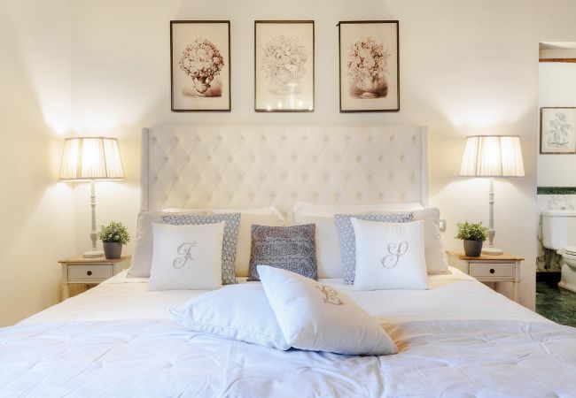 Villa in Lucca - RENAISSANCE WINERY VILLA AMONG THE VINEYARDS, 9 BEDROOMS, 7 BATHS, WIFI, AIR CON Villa in Lucca - RENAISSANCE WINERY VILLA AMONG THE VINEYARDS, 9 BEDROOMS, 7 BATHS, WIFI, AIR CON