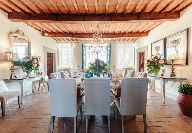 Villa in Lucca - RENAISSANCE WINERY VILLA AMONG THE VINEYARDS, 9 BEDROOMS, 7 BATHS, WIFI, AIR CON Villa in Lucca - RENAISSANCE WINERY VILLA AMONG THE VINEYARDS, 9 BEDROOMS, 7 BATHS, WIFI, AIR CON