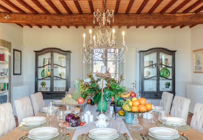 Villa in Lucca - RENAISSANCE WINERY VILLA AMONG THE VINEYARDS, 9 BEDROOMS, 7 BATHS, WIFI, AIR CON Villa in Lucca - RENAISSANCE WINERY VILLA AMONG THE VINEYARDS, 9 BEDROOMS, 7 BATHS, WIFI, AIR CON