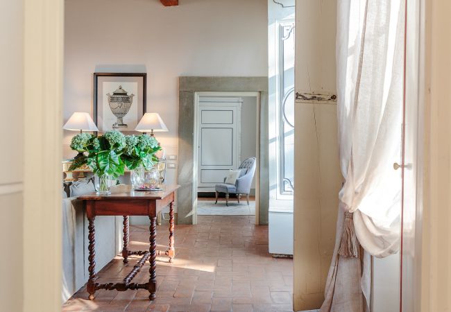 Villa in Lucca - RENAISSANCE WINERY VILLA AMONG THE VINEYARDS, 9 BEDROOMS, 7 BATHS, WIFI, AIR CON Villa in Lucca - RENAISSANCE WINERY VILLA AMONG THE VINEYARDS, 9 BEDROOMS, 7 BATHS, WIFI, AIR CON