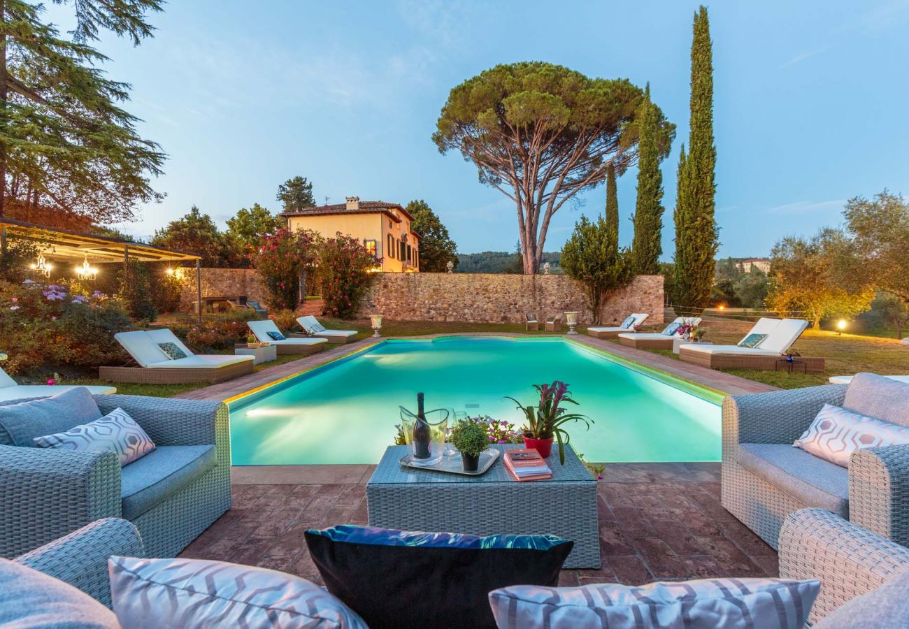 Villa in Lucca - RENAISSANCE WINERY VILLA AMONG THE VINEYARDS, 9 BEDROOMS, 7 BATHS, WIFI, AIR CON Villa in Lucca - RENAISSANCE WINERY VILLA AMONG THE VINEYARDS, 9 BEDROOMS, 7 BATHS, WIFI, AIR CON