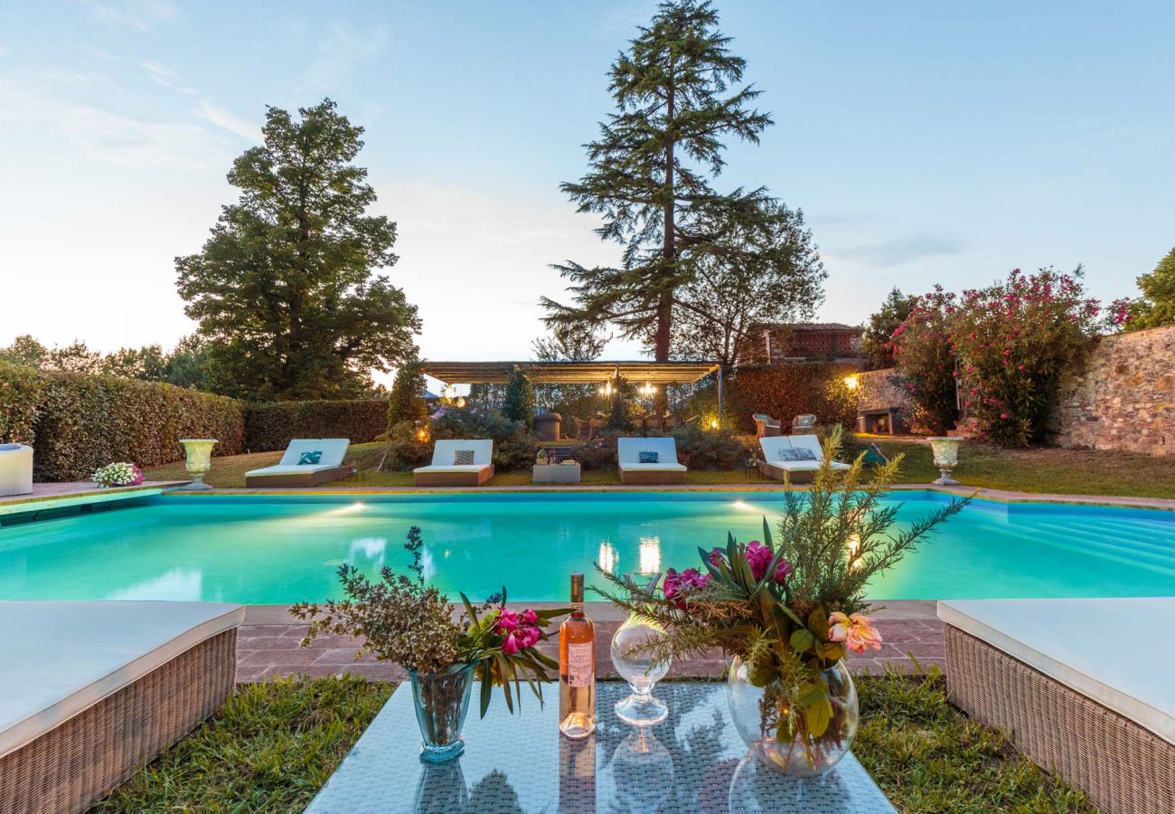 Villa in Lucca - RENAISSANCE WINERY VILLA AMONG THE VINEYARDS, 9 BEDROOMS, 7 BATHS, WIFI, AIR CON Villa in Lucca - RENAISSANCE WINERY VILLA AMONG THE VINEYARDS, 9 BEDROOMS, 7 BATHS, WIFI, AIR CON