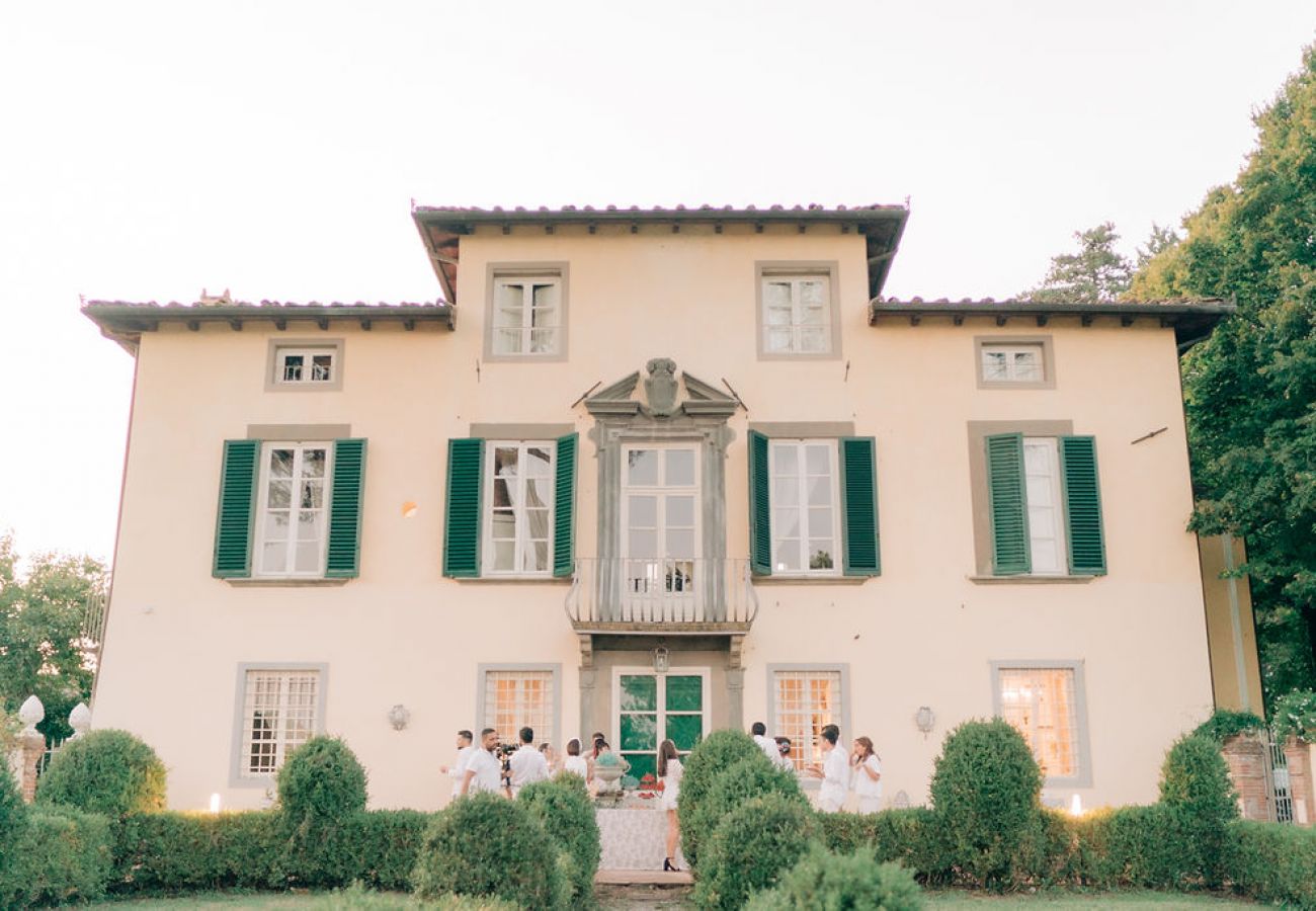 Villa in Lucca - RENAISSANCE WINERY VILLA AMONG THE VINEYARDS, 9 BEDROOMS, 7 BATHS, WIFI, AIR CON Villa in Lucca - RENAISSANCE WINERY VILLA AMONG THE VINEYARDS, 9 BEDROOMS, 7 BATHS, WIFI, AIR CON