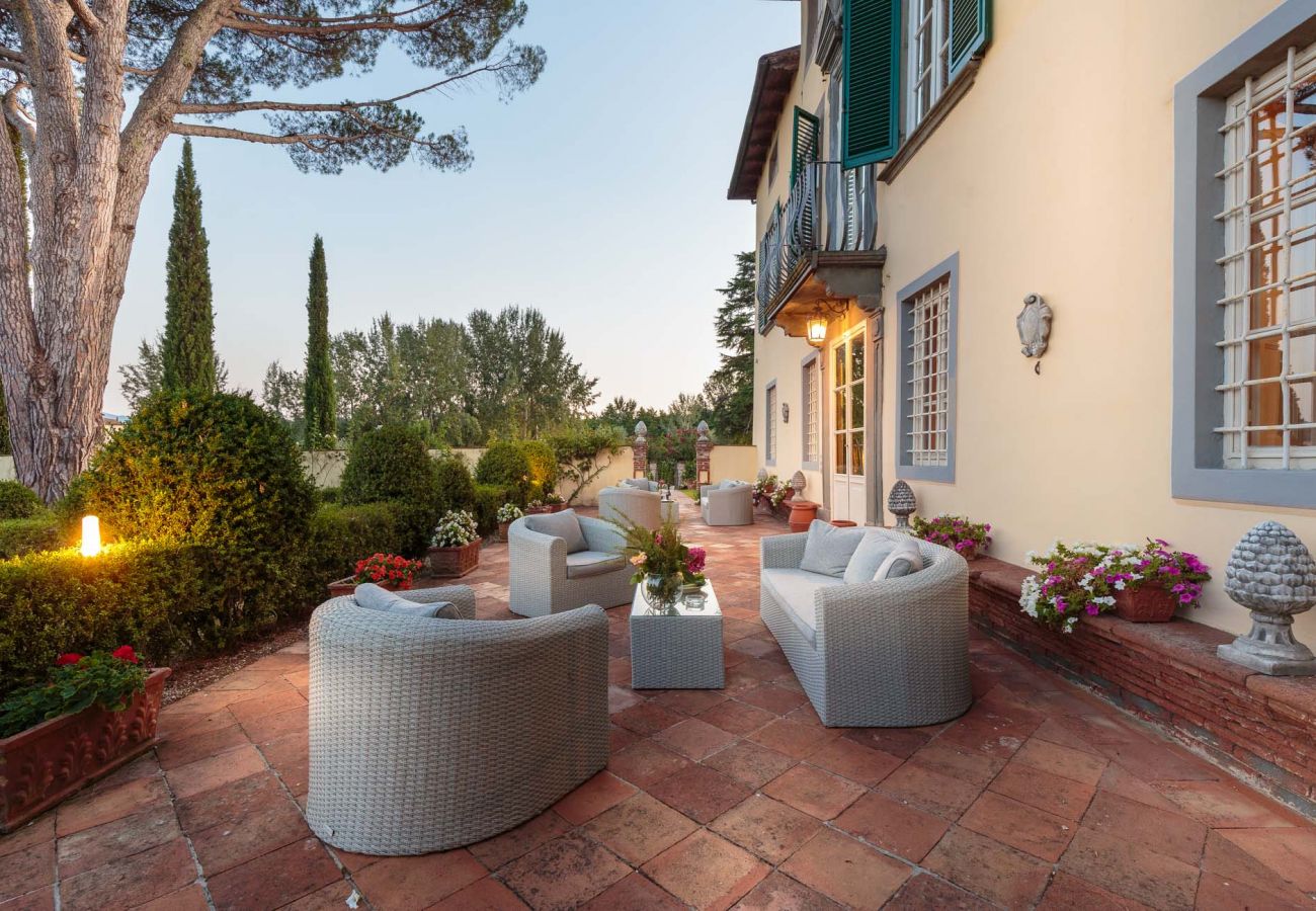 Villa in Lucca - RENAISSANCE WINERY VILLA AMONG THE VINEYARDS, 9 BEDROOMS, 7 BATHS, WIFI, AIR CON Villa in Lucca - RENAISSANCE WINERY VILLA AMONG THE VINEYARDS, 9 BEDROOMS, 7 BATHS, WIFI, AIR CON