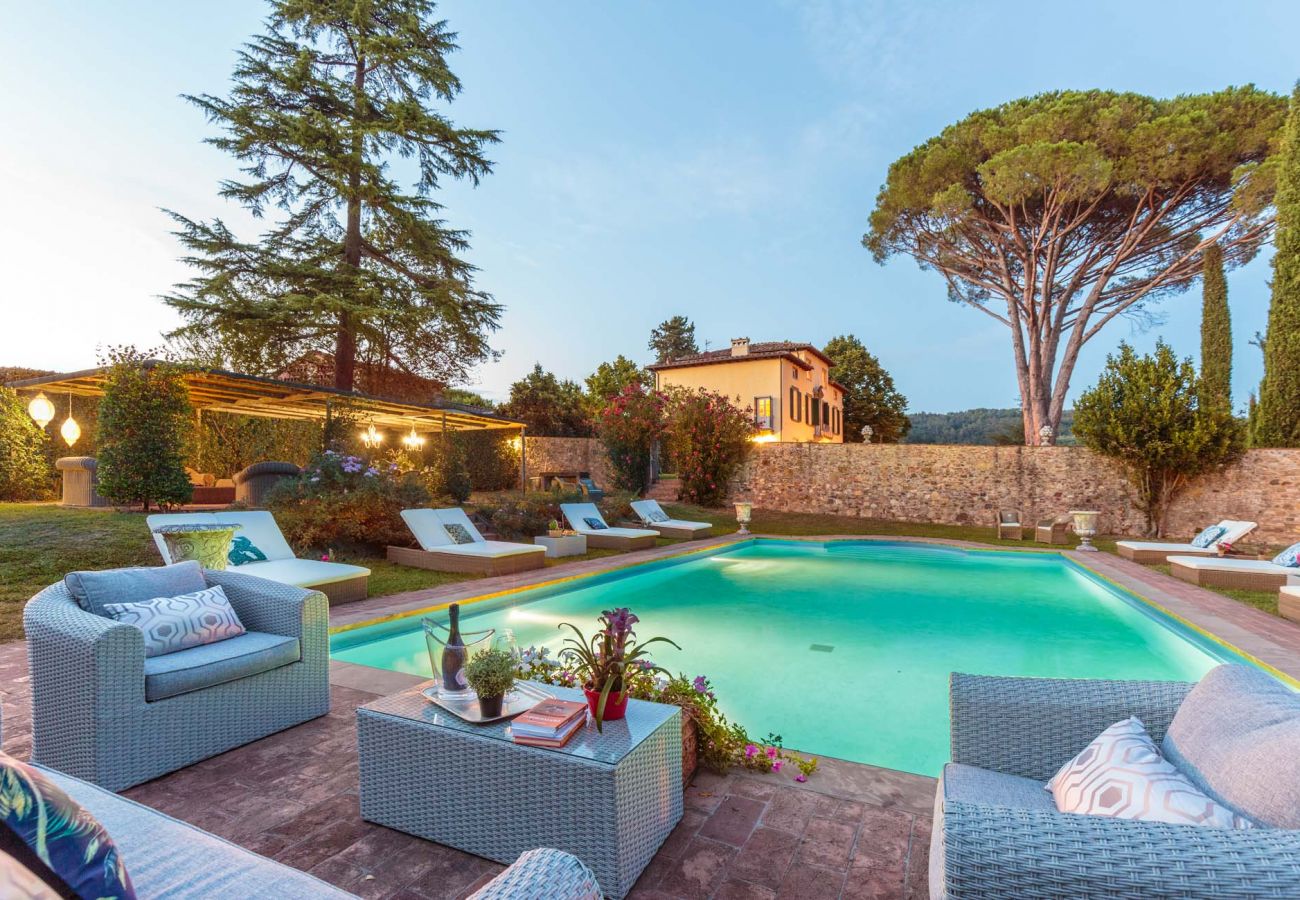 Villa in Lucca - RENAISSANCE WINERY VILLA AMONG THE VINEYARDS, 9 BEDROOMS, 7 BATHS, WIFI, AIR CON Villa in Lucca - RENAISSANCE WINERY VILLA AMONG THE VINEYARDS, 9 BEDROOMS, 7 BATHS, WIFI, AIR CON