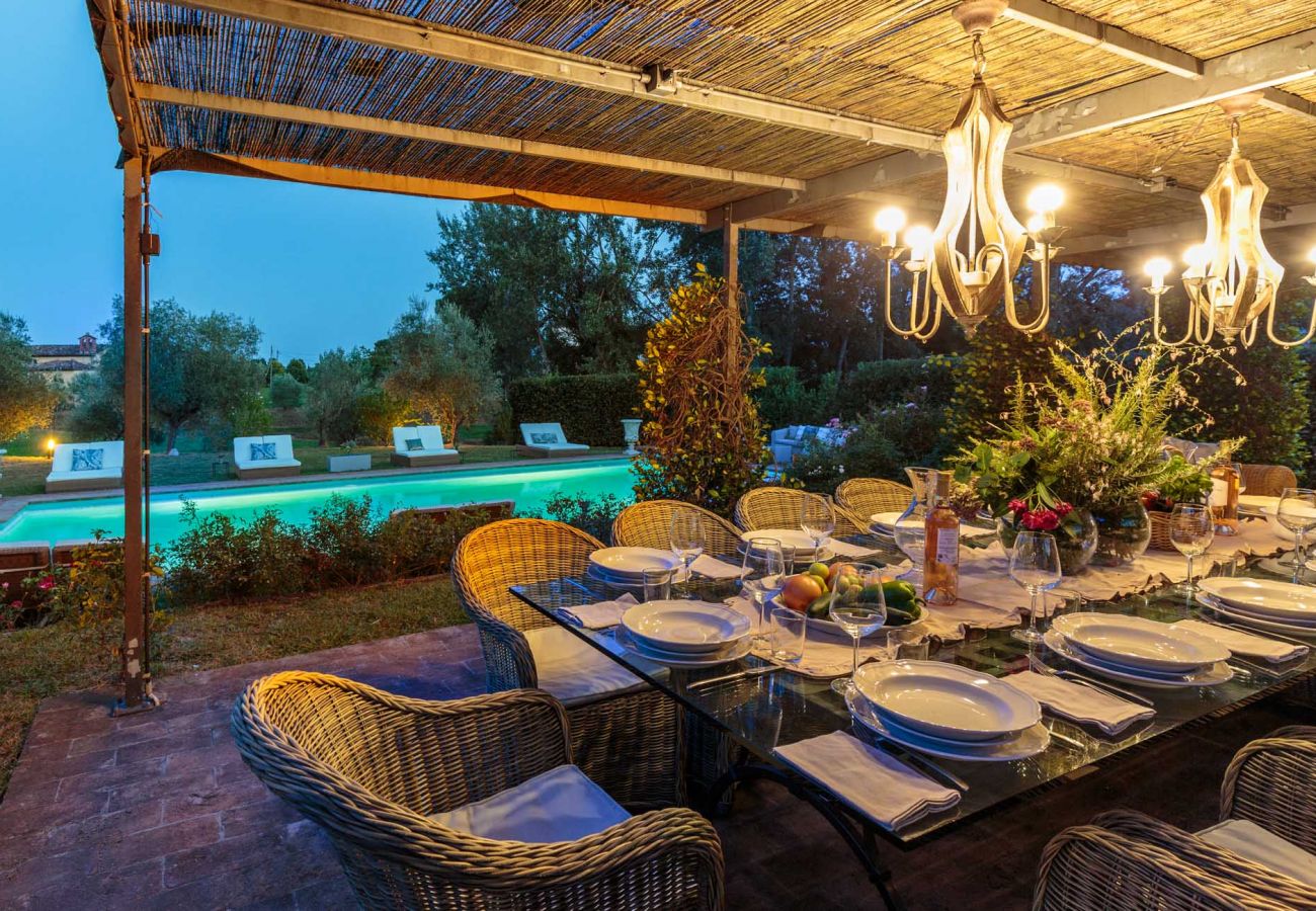 Villa in Lucca - RENAISSANCE WINERY VILLA AMONG THE VINEYARDS, 9 BEDROOMS, 7 BATHS, WIFI, AIR CON Villa in Lucca - RENAISSANCE WINERY VILLA AMONG THE VINEYARDS, 9 BEDROOMS, 7 BATHS, WIFI, AIR CON