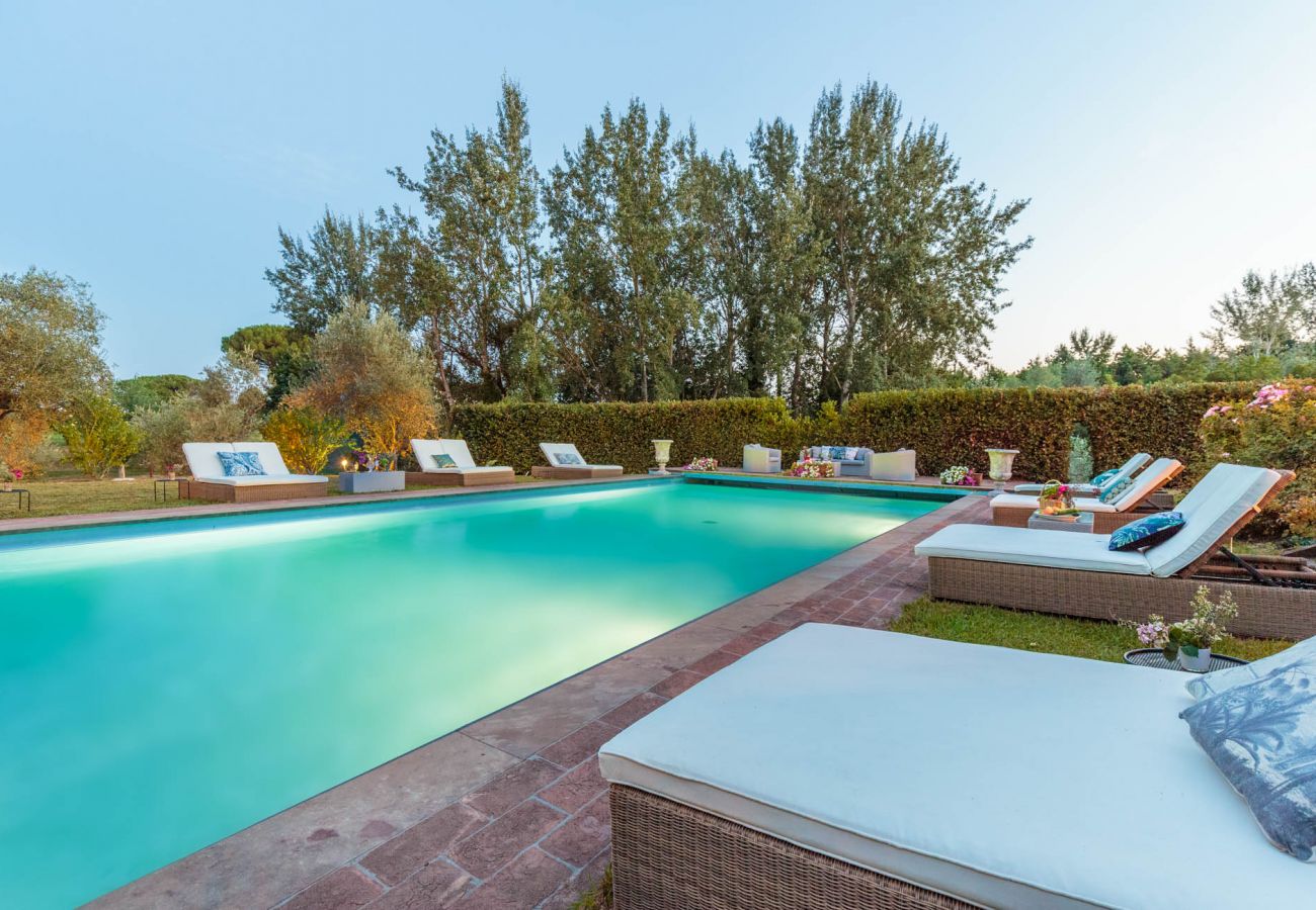 Villa in Lucca - RENAISSANCE WINERY VILLA AMONG THE VINEYARDS, 9 BEDROOMS, 7 BATHS, WIFI, AIR CON Villa in Lucca - RENAISSANCE WINERY VILLA AMONG THE VINEYARDS, 9 BEDROOMS, 7 BATHS, WIFI, AIR CON