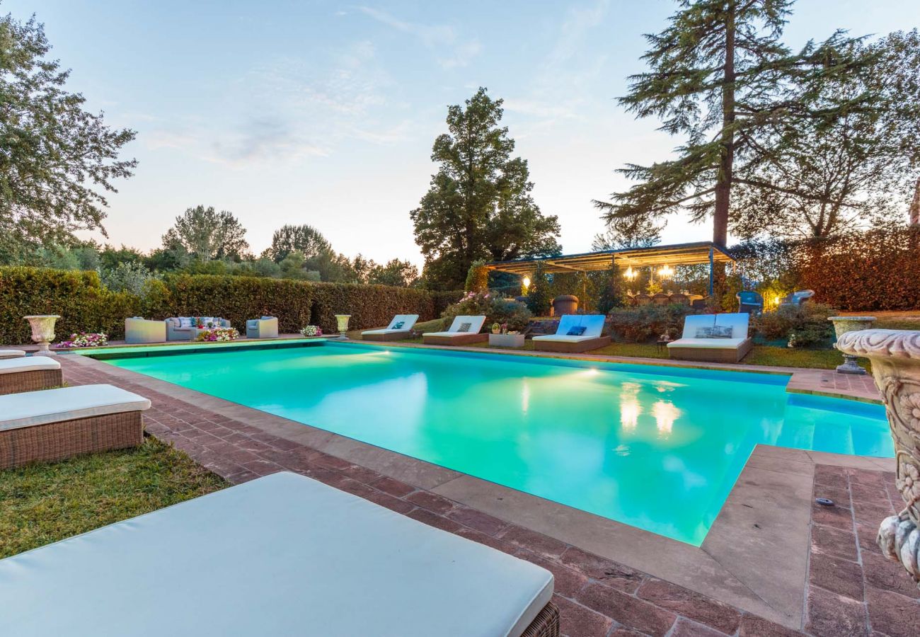 Villa in Lucca - RENAISSANCE WINERY VILLA AMONG THE VINEYARDS, 9 BEDROOMS, 7 BATHS, WIFI, AIR CON Villa in Lucca - RENAISSANCE WINERY VILLA AMONG THE VINEYARDS, 9 BEDROOMS, 7 BATHS, WIFI, AIR CON