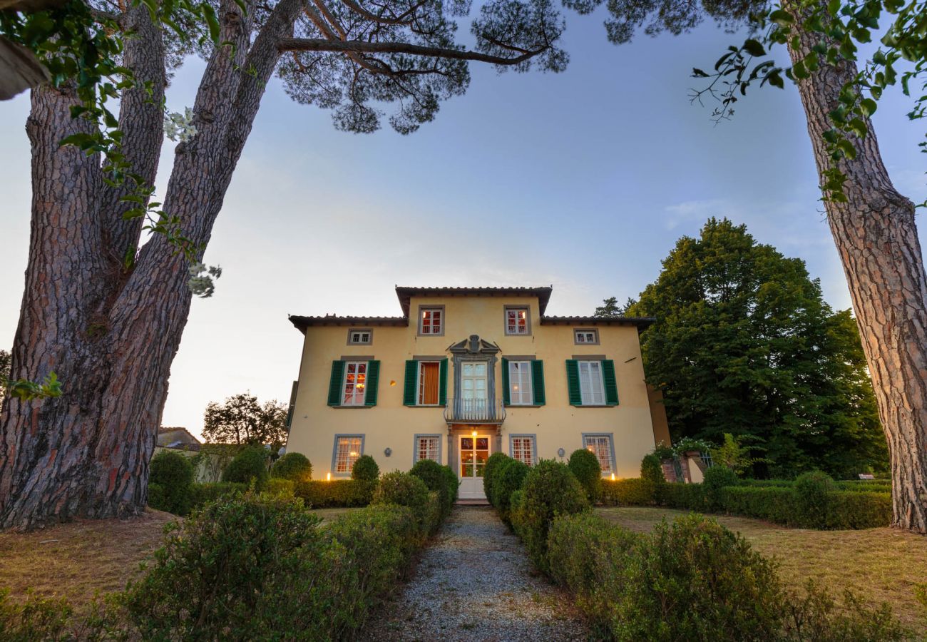 Villa in Lucca - RENAISSANCE WINERY VILLA AMONG THE VINEYARDS, 9 BEDROOMS, 7 BATHS, WIFI, AIR CON Villa in Lucca - RENAISSANCE WINERY VILLA AMONG THE VINEYARDS, 9 BEDROOMS, 7 BATHS, WIFI, AIR CON