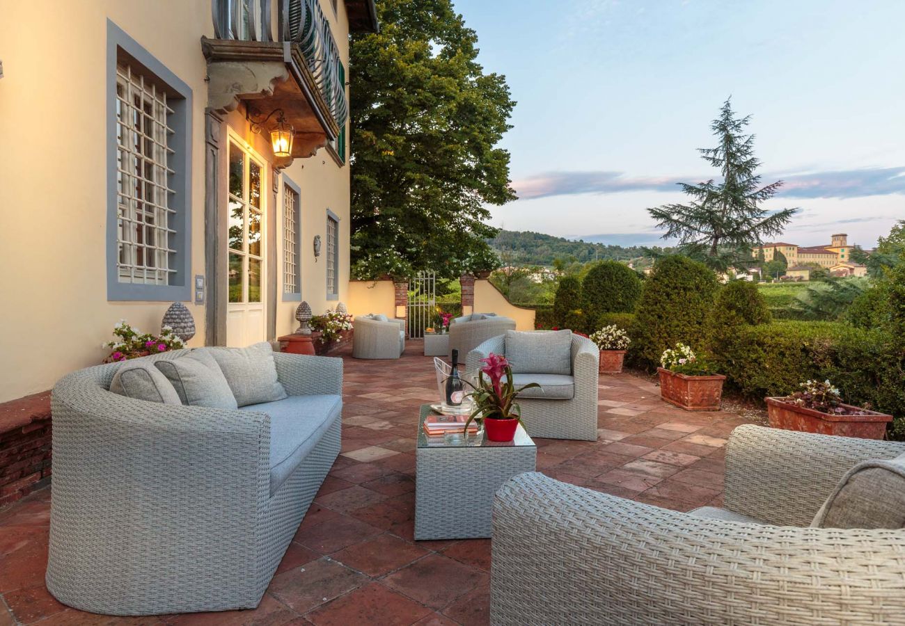 Villa in Lucca - RENAISSANCE WINERY VILLA AMONG THE VINEYARDS, 9 BEDROOMS, 7 BATHS, WIFI, AIR CON Villa in Lucca - RENAISSANCE WINERY VILLA AMONG THE VINEYARDS, 9 BEDROOMS, 7 BATHS, WIFI, AIR CON