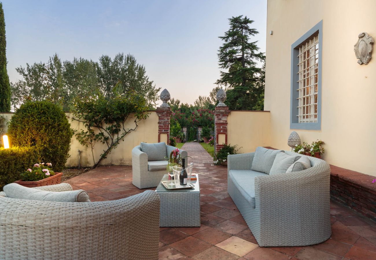 Villa in Lucca - RENAISSANCE WINERY VILLA AMONG THE VINEYARDS, 9 BEDROOMS, 7 BATHS, WIFI, AIR CON Villa in Lucca - RENAISSANCE WINERY VILLA AMONG THE VINEYARDS, 9 BEDROOMS, 7 BATHS, WIFI, AIR CON