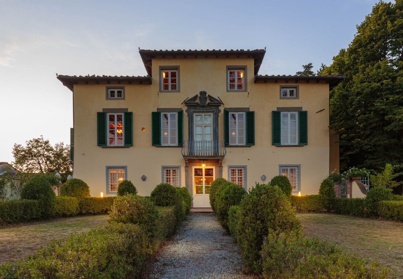 Villa in Lucca - RENAISSANCE WINERY VILLA AMONG THE VINEYARDS, 9 BEDROOMS, 7 BATHS, WIFI, AIR CON Villa in Lucca - RENAISSANCE WINERY VILLA AMONG THE VINEYARDS, 9 BEDROOMS, 7 BATHS, WIFI, AIR CON