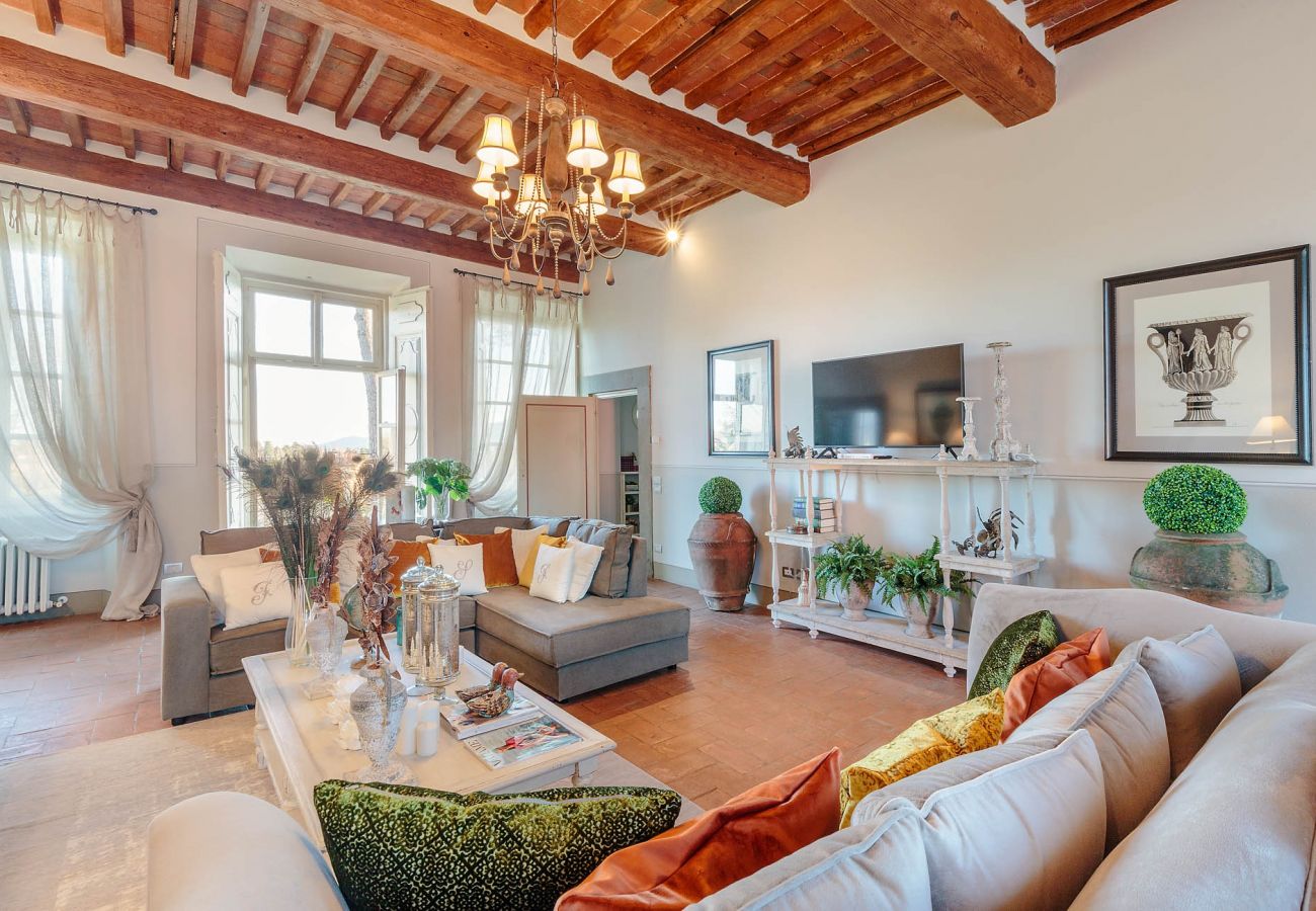 Villa in Lucca - RENAISSANCE WINERY VILLA AMONG THE VINEYARDS, 9 BEDROOMS, 7 BATHS, WIFI, AIR CON Villa in Lucca - RENAISSANCE WINERY VILLA AMONG THE VINEYARDS, 9 BEDROOMS, 7 BATHS, WIFI, AIR CON