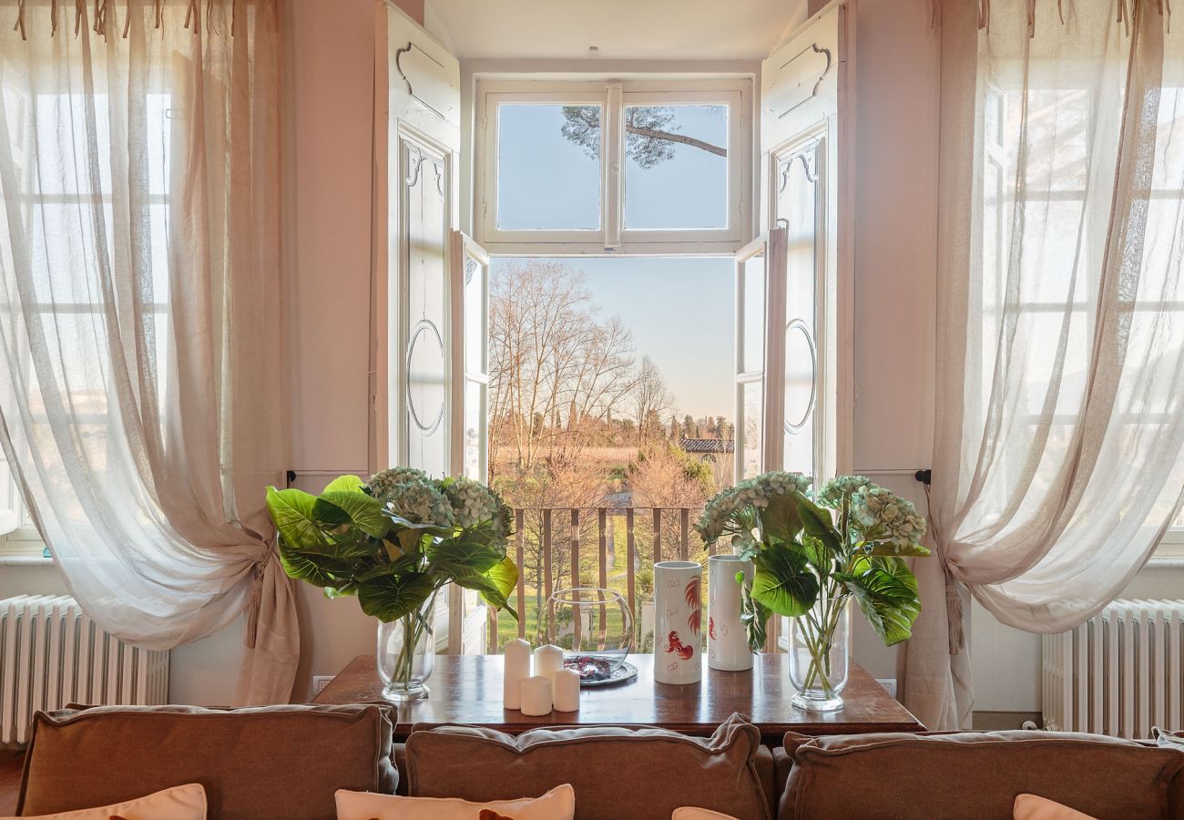 Villa in Lucca - RENAISSANCE WINERY VILLA AMONG THE VINEYARDS, 9 BEDROOMS, 7 BATHS, WIFI, AIR CON Villa in Lucca - RENAISSANCE WINERY VILLA AMONG THE VINEYARDS, 9 BEDROOMS, 7 BATHS, WIFI, AIR CON