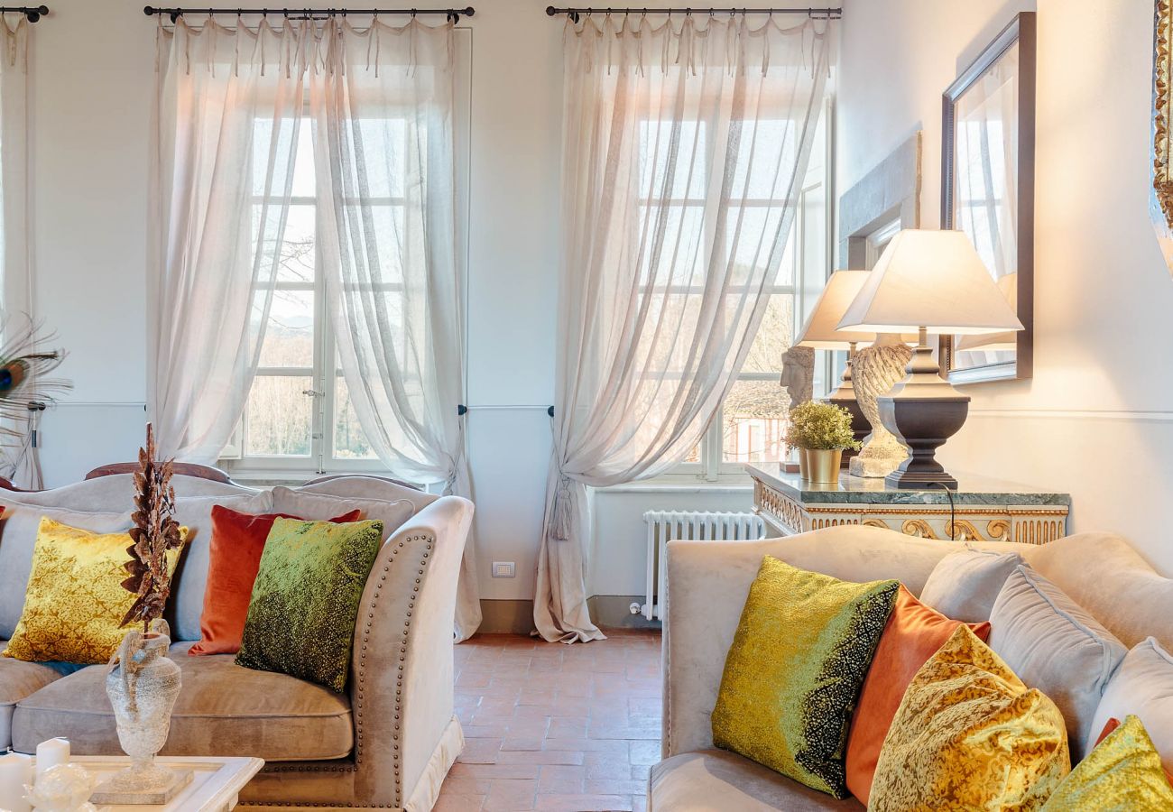 Villa in Lucca - RENAISSANCE WINERY VILLA AMONG THE VINEYARDS, 9 BEDROOMS, 7 BATHS, WIFI, AIR CON Villa in Lucca - RENAISSANCE WINERY VILLA AMONG THE VINEYARDS, 9 BEDROOMS, 7 BATHS, WIFI, AIR CON