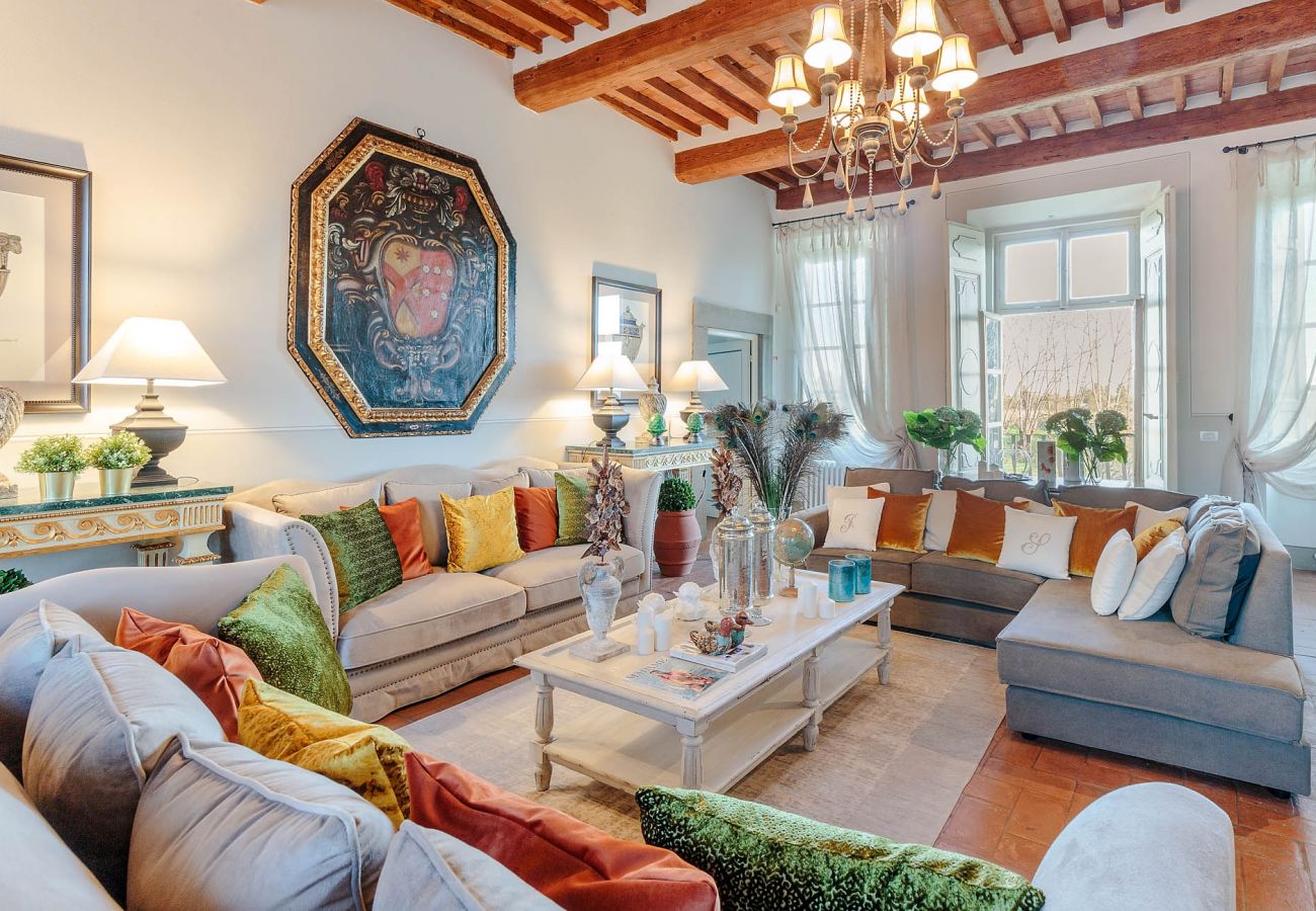 Villa in Lucca - RENAISSANCE WINERY VILLA AMONG THE VINEYARDS, 9 BEDROOMS, 7 BATHS, WIFI, AIR CON Villa in Lucca - RENAISSANCE WINERY VILLA AMONG THE VINEYARDS, 9 BEDROOMS, 7 BATHS, WIFI, AIR CON