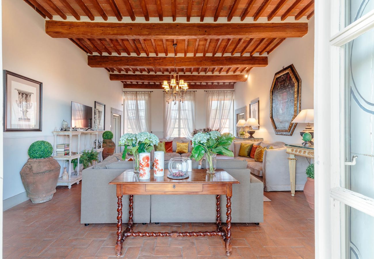 Villa in Lucca - RENAISSANCE WINERY VILLA AMONG THE VINEYARDS, 9 BEDROOMS, 7 BATHS, WIFI, AIR CON Villa in Lucca - RENAISSANCE WINERY VILLA AMONG THE VINEYARDS, 9 BEDROOMS, 7 BATHS, WIFI, AIR CON